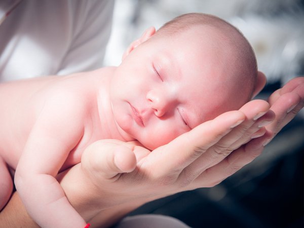 Siêu âm xuyên sọ được chỉ định cho trẻ sơ sinh và người lớn trong trường hợp nào?